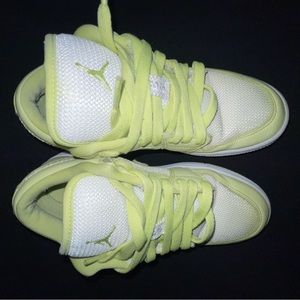 Wmns Air Jordan 1 Low “Limelight”